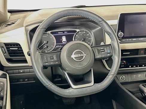 Used 2023 Nissan Rogue SV w/ SV Premium B Package FWD image 18