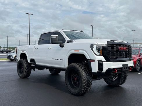 Used 2024 GMC Sierra 2500 Denali Ultimate AWD/4WD image 3