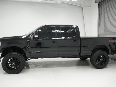 Used 2019 Ford F250 Lariat w/ Lariat Ultimate Package AWD/4WD image 5