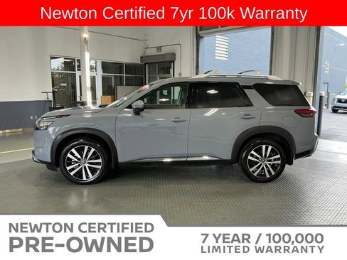 Used 2025 Nissan Pathfinder Platinum w/ Cargo Package AWD/4WD image 3