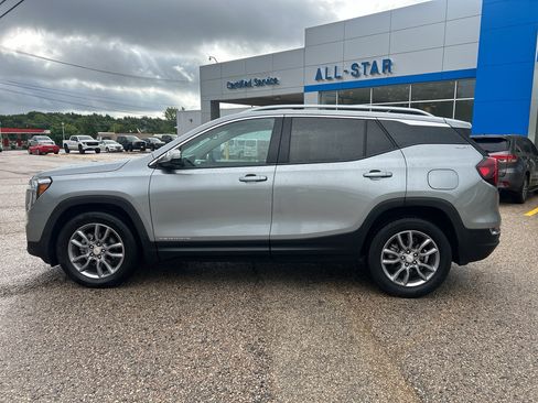 Used 2024 GMC Terrain SLT FWD image 3
