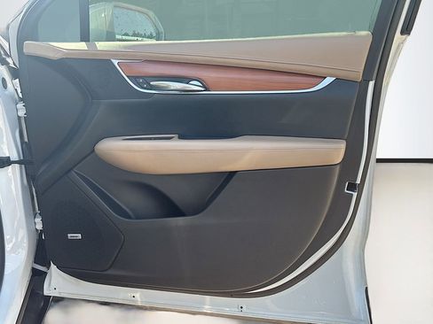 Used 2017 Cadillac XT5 Platinum w/ Driver Assist Package AWD/4WD image 22