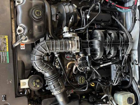 Used 2005 Ford Mustang Deluxe image 23