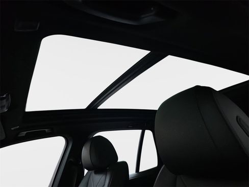 Used 2023 BMW X5 xDrive45e image 32