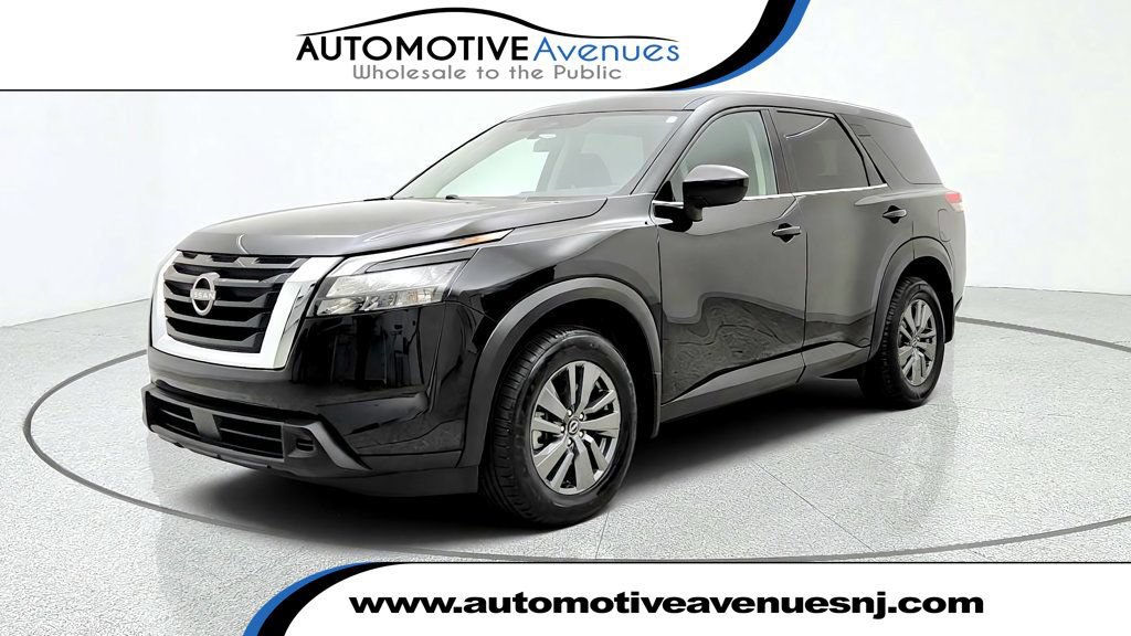 Used 2024 Nissan Pathfinder S AWD/4WD image 1