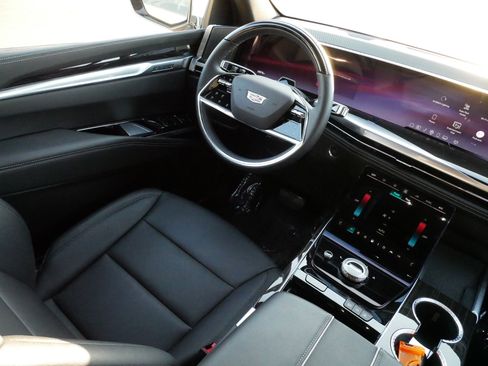 Certified 2025 Cadillac Escalade Luxury w/ LPO, Floor Liner Package image 9