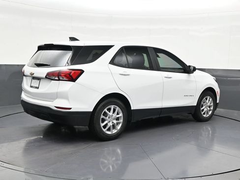 Used 2022 Chevrolet Equinox LS FWD image 5