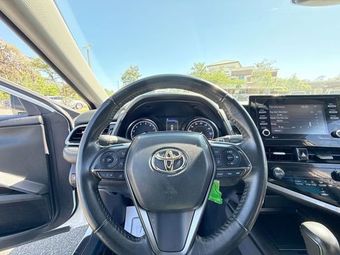 Used 2023 Toyota Camry SE FWD image 11