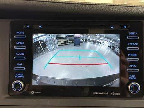 Used 2018 Toyota Sienna SE Premium FWD image 19
