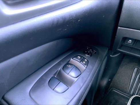 Used 2020 Nissan Pathfinder S FWD image 33