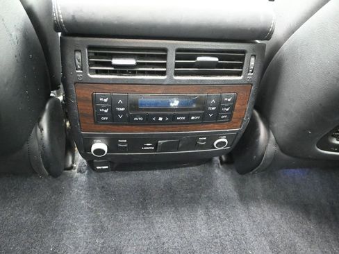 Used 2016 Toyota Land Cruiser image 19