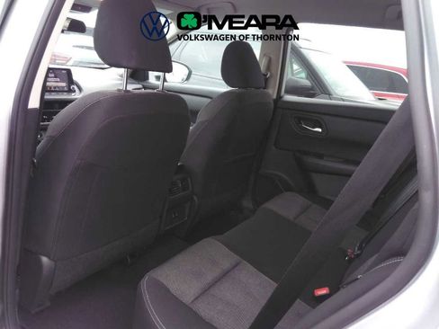 Used 2024 Nissan Rogue SV FWD image 8