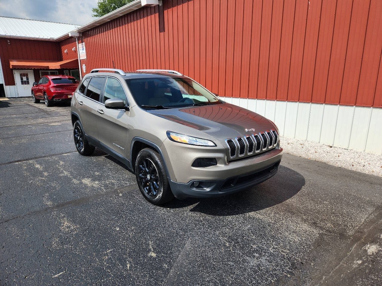 Used 2016 Jeep Cherokee Latitude w/ Cold Weather Group AWD/4WD image 7