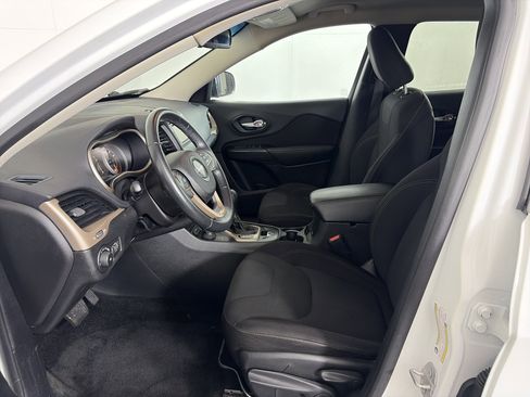 Used 2016 Jeep Cherokee Latitude image 6