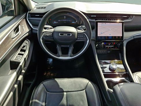 Certified 2023 Jeep Grand Cherokee Limited w/ Luxury Tech Group II image 10