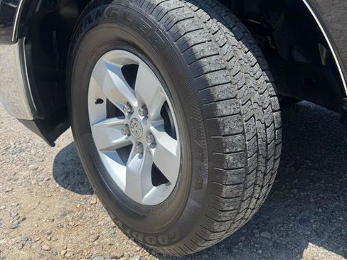 Used 2017 RAM 1500 Classic SLT RWD image 9