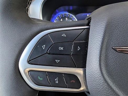 Used 2026 Chrysler Pacifica Limited FWD image 21