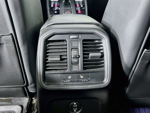 Certified 2024 Porsche Macan S AWD/4WD image 27
