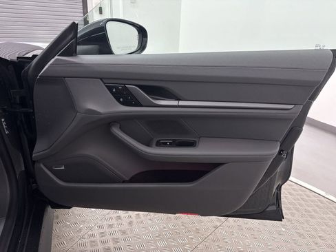 Used 2025 Porsche Taycan image 34