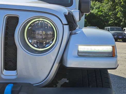 Used 2023 Jeep Wrangler Unlimited Sahara AWD/4WD image 10