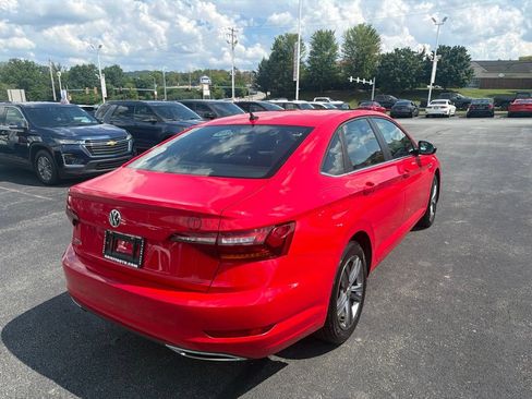 Used 2019 Volkswagen Jetta R-Line w/ R-Line Cold Weather Package FWD image 3