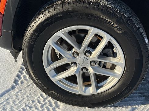 Used 2024 Jeep Grand Cherokee Laredo X w/ Luxury Tech Group I image 9