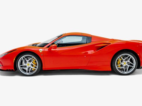 Used 2022 Ferrari F8 Tributo RWD image 13