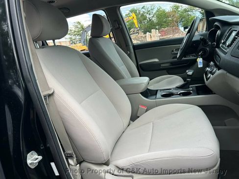 Used 2019 Kia Sedona L FWD image 30