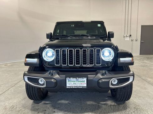 Used 2025 Jeep Wrangler Sahara 4xe image 3