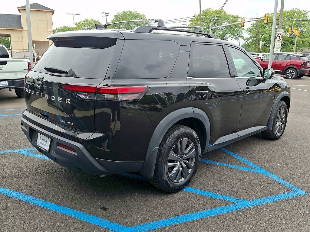 Used 2024 Nissan Pathfinder SV AWD/4WD image 9