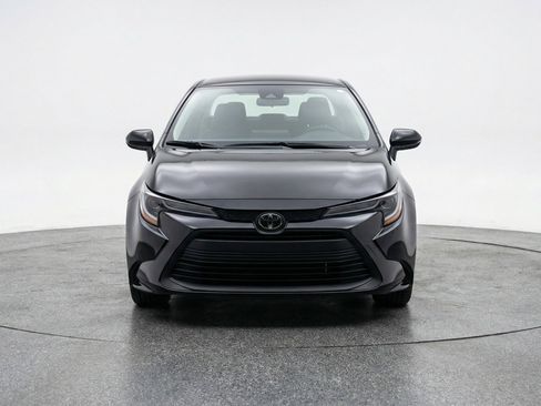 Used 2025 Toyota Corolla LE FWD image 2