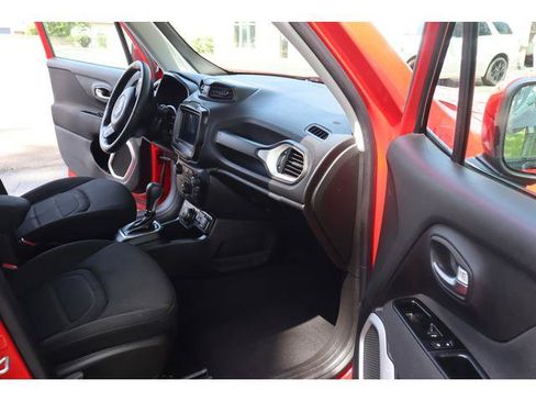 Used 2021 Jeep Renegade Latitude AWD/4WD image 23