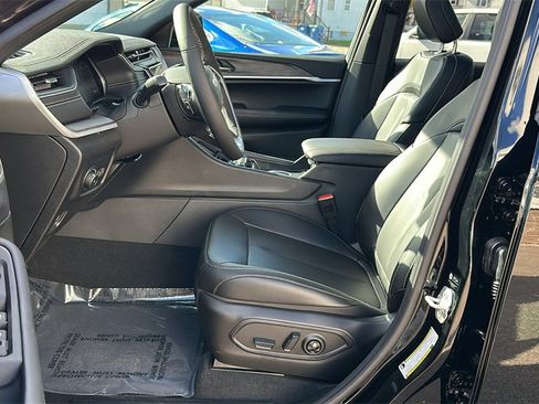 New 2025 Jeep Grand Cherokee Limited w/ Black Appearance Package image 13