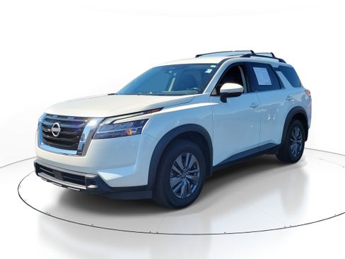 Certified 2022 Nissan Pathfinder SV image 2