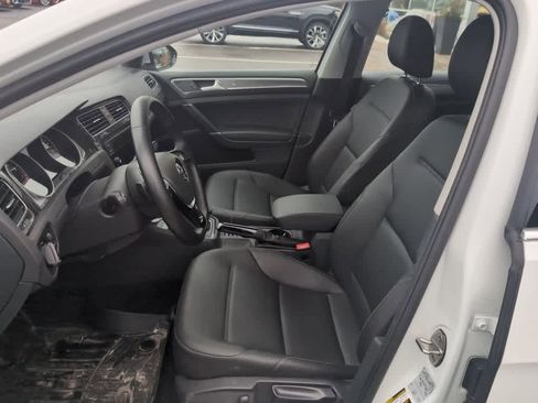 Certified 2019 Volkswagen Golf Alltrack S image 9