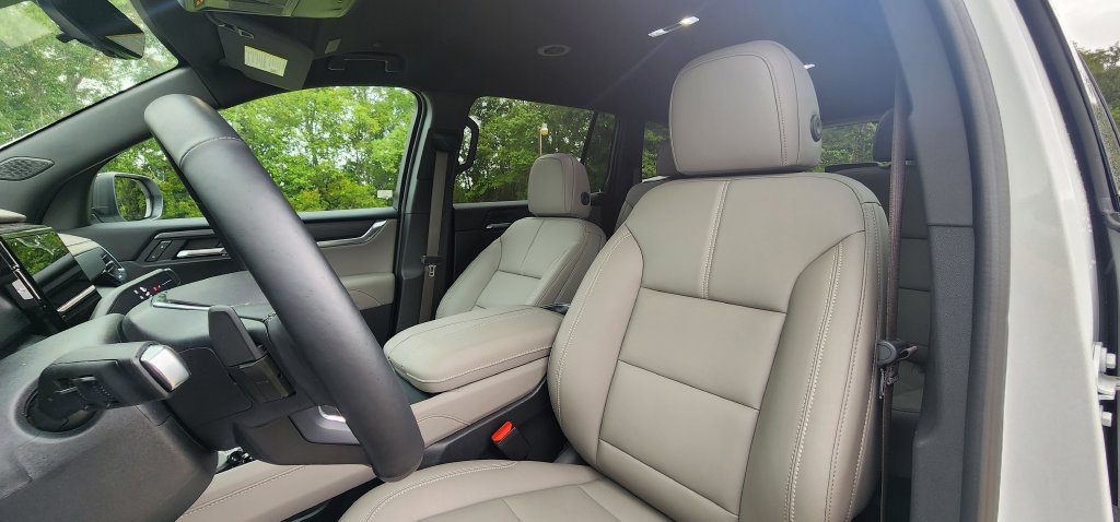 Used 2026 GMC Acadia Elevation w/ Elevation Premium Package FWD image 16