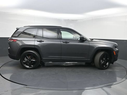 Used 2024 Jeep Grand Cherokee Altitude AWD/4WD image 44