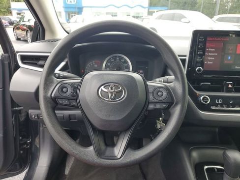 Used 2020 Toyota Corolla LE FWD image 25