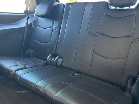 Used 2018 Cadillac Escalade Platinum AWD/4WD image 16