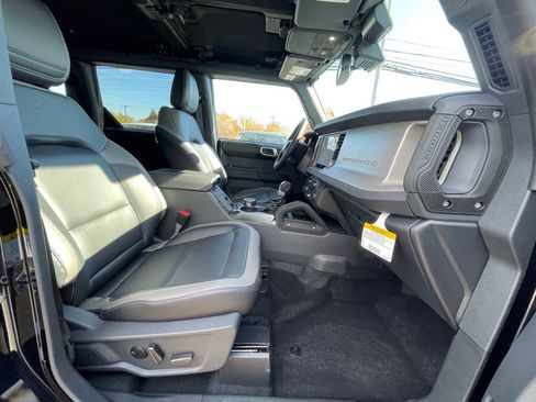 New 2025 Ford Bronco Outer Banks w/ Sasquatch Package image 25