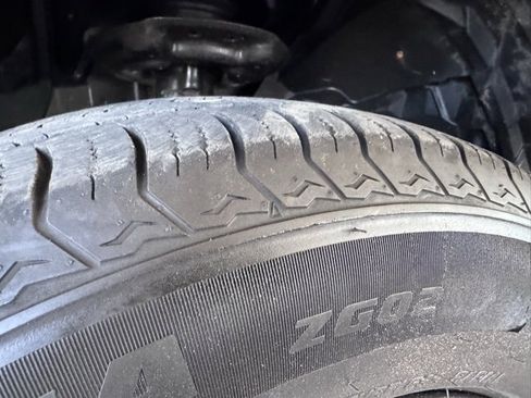 Used 2024 Nissan Rogue S image 28