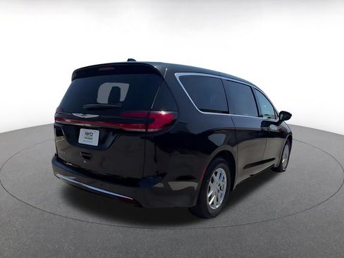 Used 2024 Chrysler Pacifica Touring-L FWD image 15