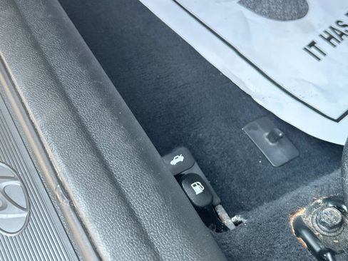 Used 2013 Hyundai Elantra GLS w/ Preferred Pkg image 21