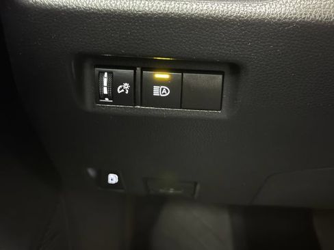 Used 2025 Toyota RAV4 XLE AWD/4WD image 13