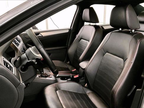 Used 2013 Volkswagen Jetta GLI Autobahn image 25