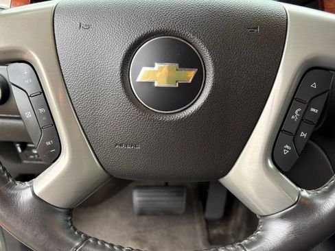 Used 2014 Chevrolet Suburban LS w/ All-Star Edition AWD/4WD image 17