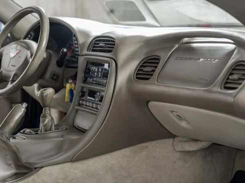 Used 2004 Chevrolet Corvette Convertible w/ Preferred Equipment Group image 21