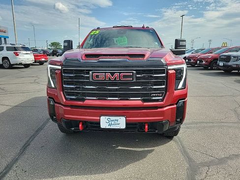Used 2025 GMC Sierra 2500 AT4 w/ Technology Package AWD/4WD image 2