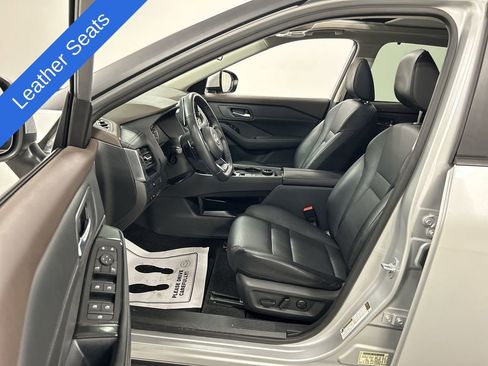 Used 2023 Nissan Rogue SV w/ SV Premium B Package image 9