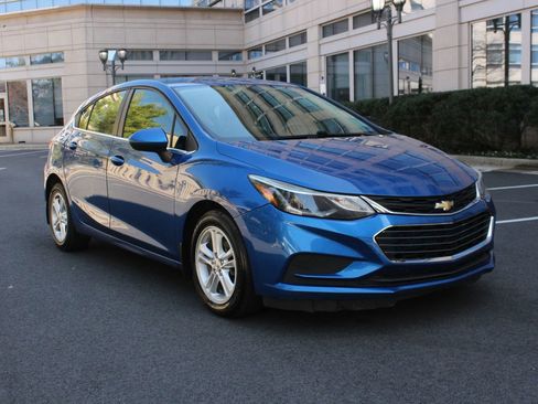 Used 2018 Chevrolet Cruze LT w/ Convenience Package image 1
